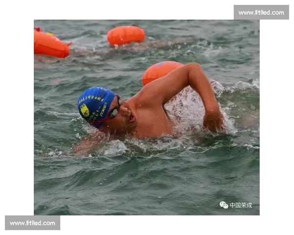 东营 62 泳士劈波刘公岛 五千米横渡展体育精神